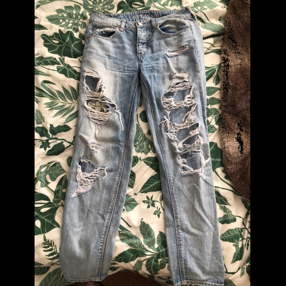 American Eagle Tomgirl light wash jeans 4